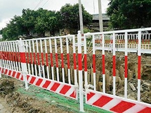 防護欄桿價格
